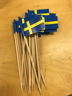 Bild på Svensk flagga på pinne 3x5cm X 50